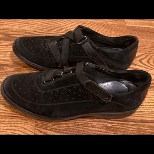 Stuart Weitzman Black Suede Sneaker. Sz 6.5